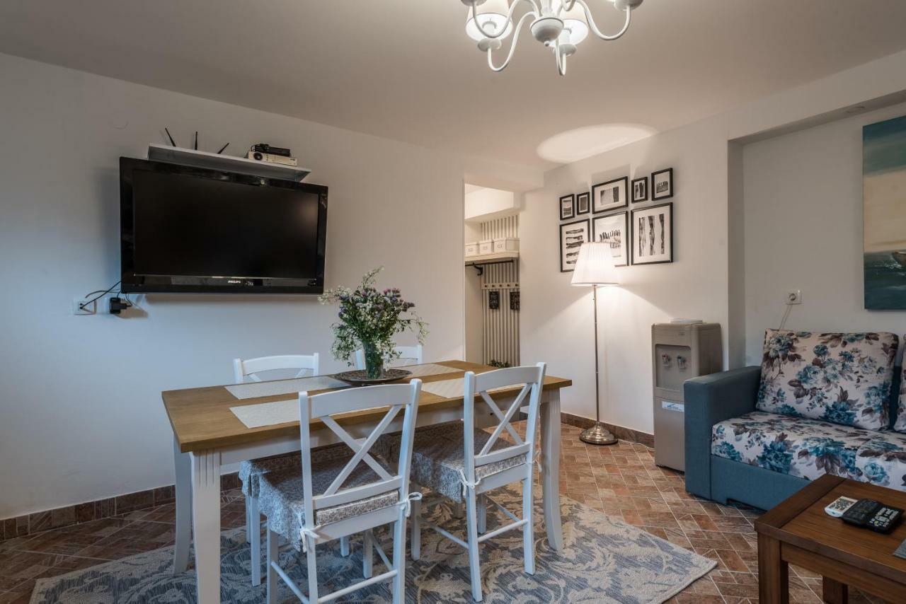 Apartments Jelavic Sutomiscica Eksteriør bilde